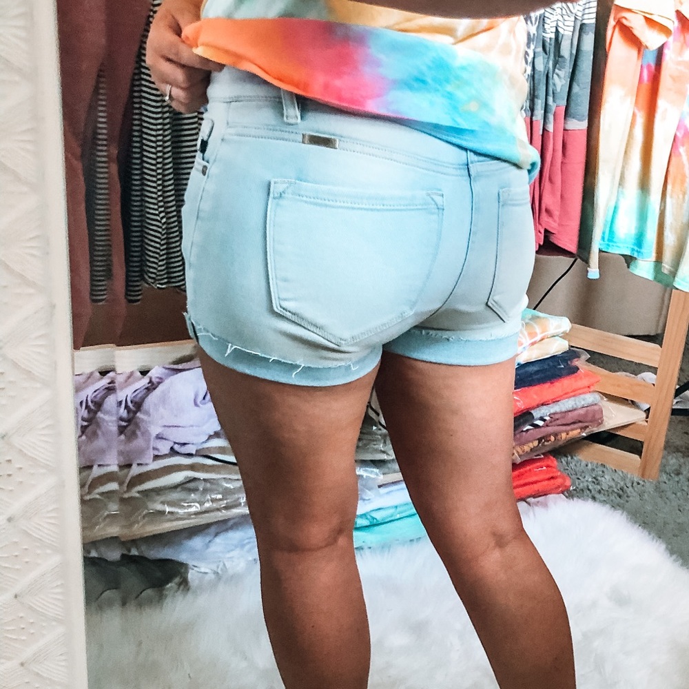 Lightwash Cuffed KanCan Shorts - Picture 4 of 4